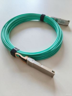 Hersteller von Kabelkonfektionen bietet QSFP-40G-Hochgeschwindigkeitsbaugruppen mit kundenspezifischem Kabeldesign für Rechenzentren, mit geringen Signalverlusten und EMI-Abschirmung.